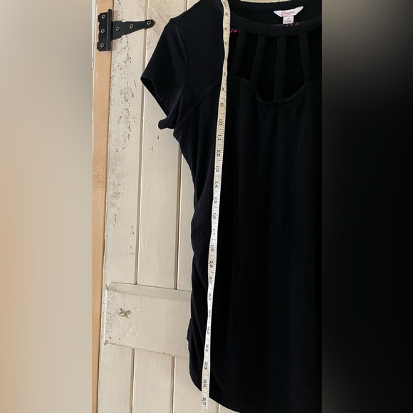 Candies Cut-Out Top - Picture 4 of 5